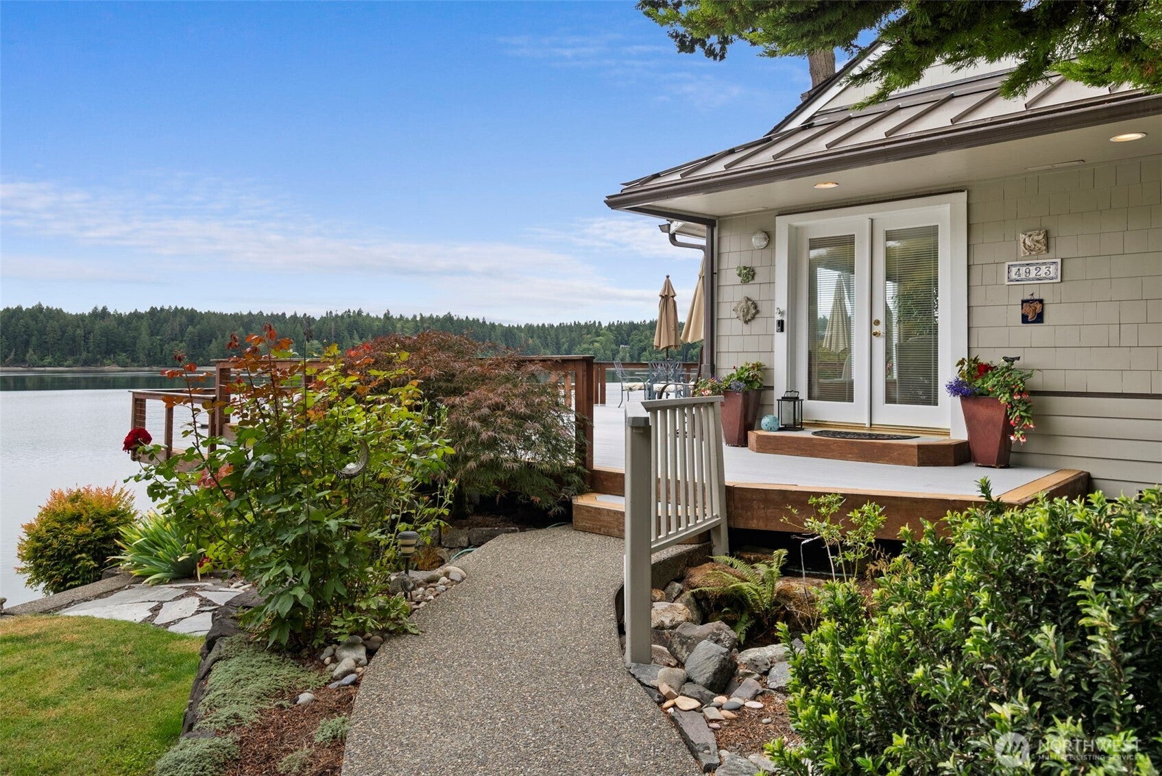 4923 Sunrise Beach Road NW — photo
