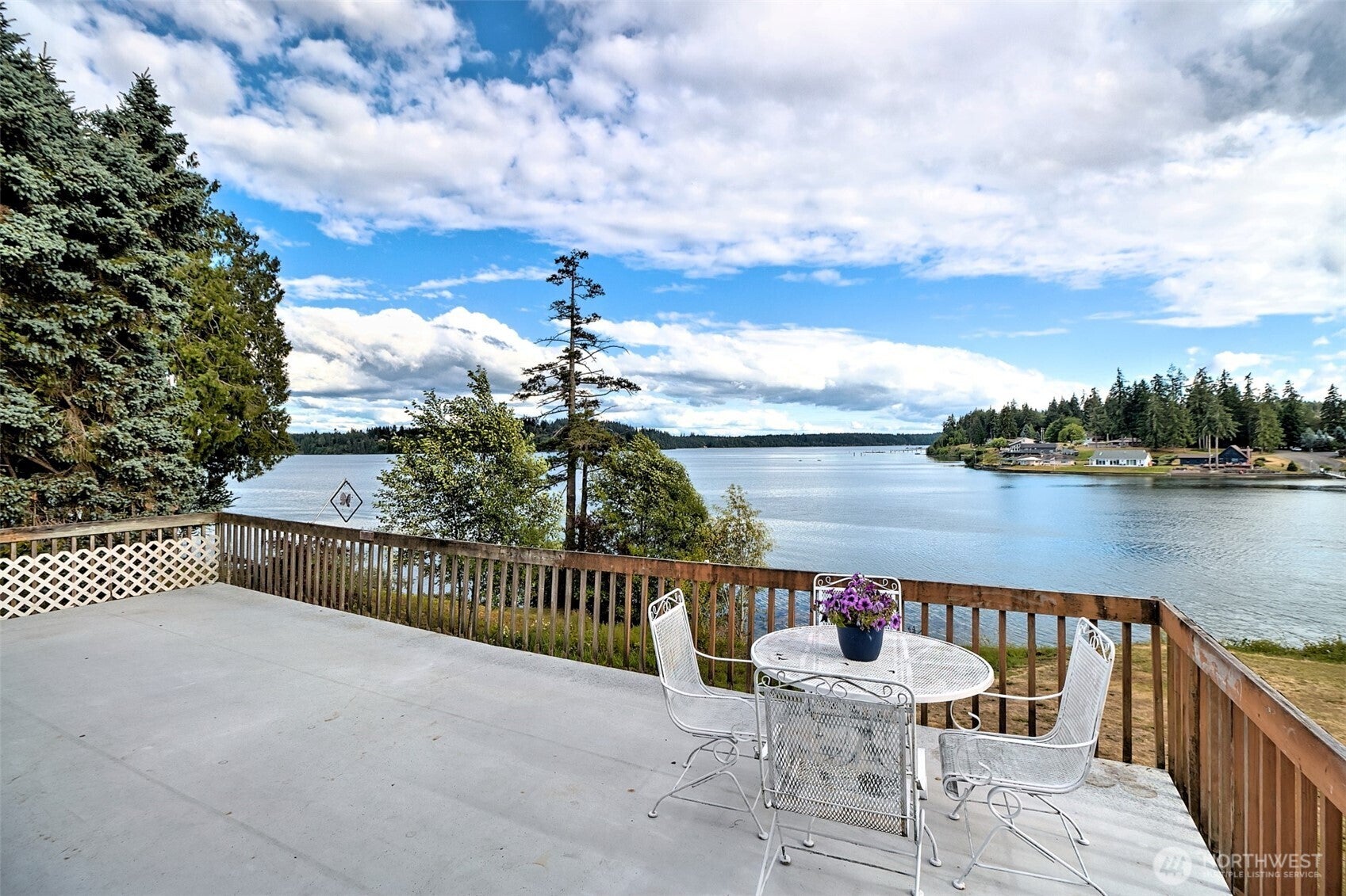 220 SE Sells Drive — photo