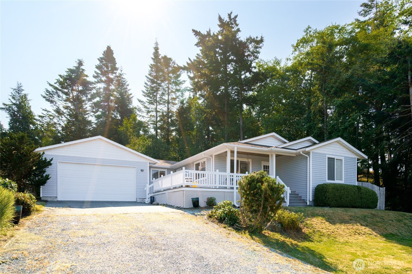 744 Shelter Bay Dr — photo