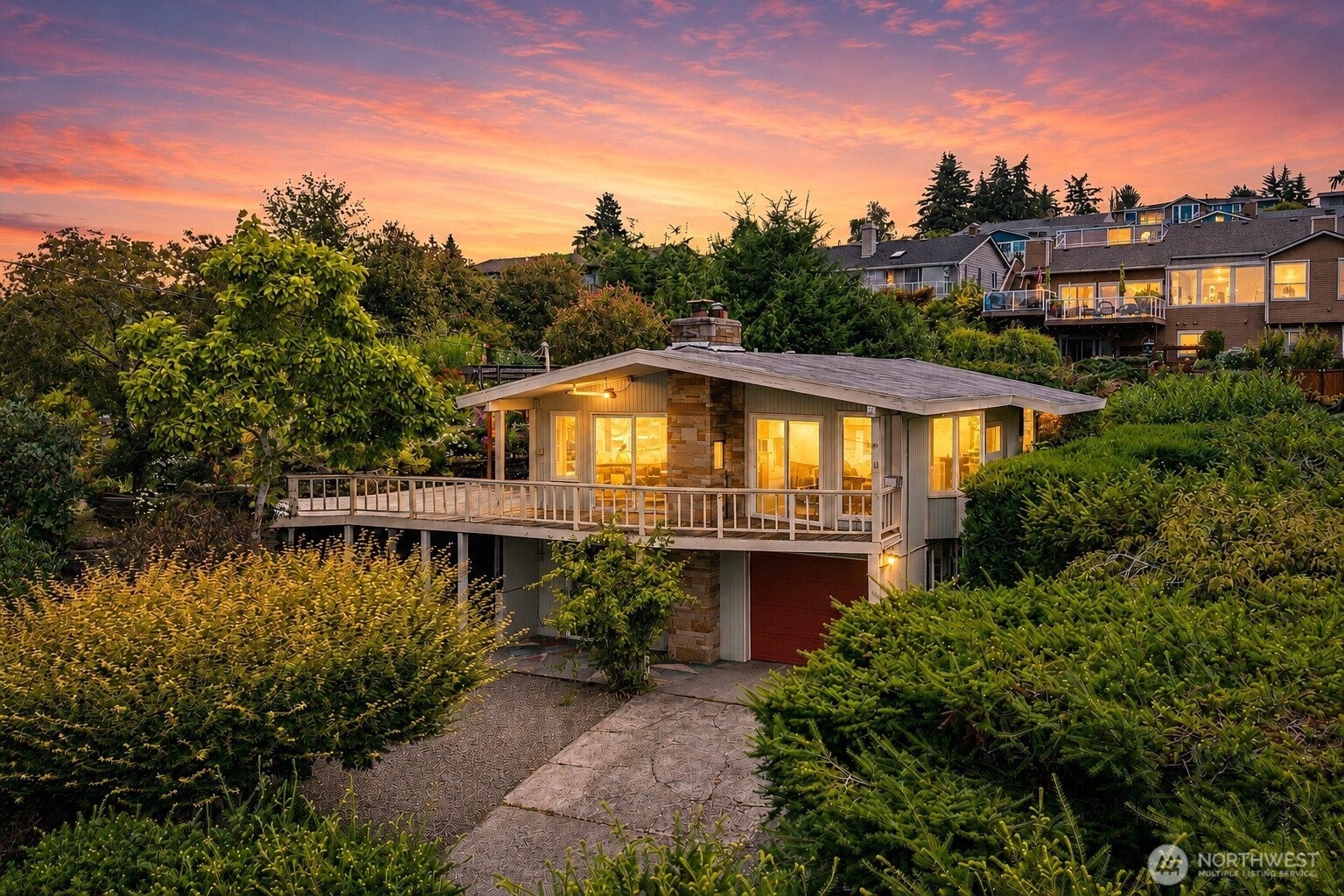 6107 Hawthorne Terrace NE — photo