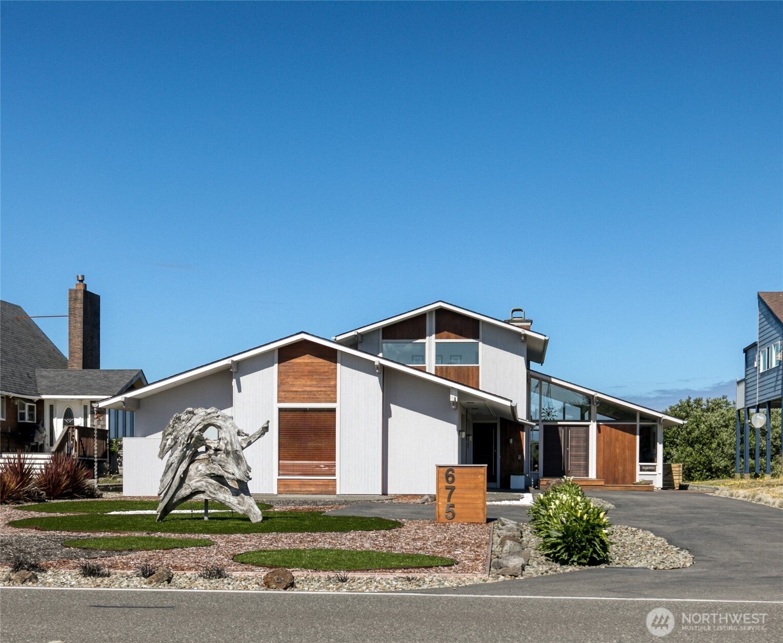 675 Ocean Shores Boulevard SW — photo