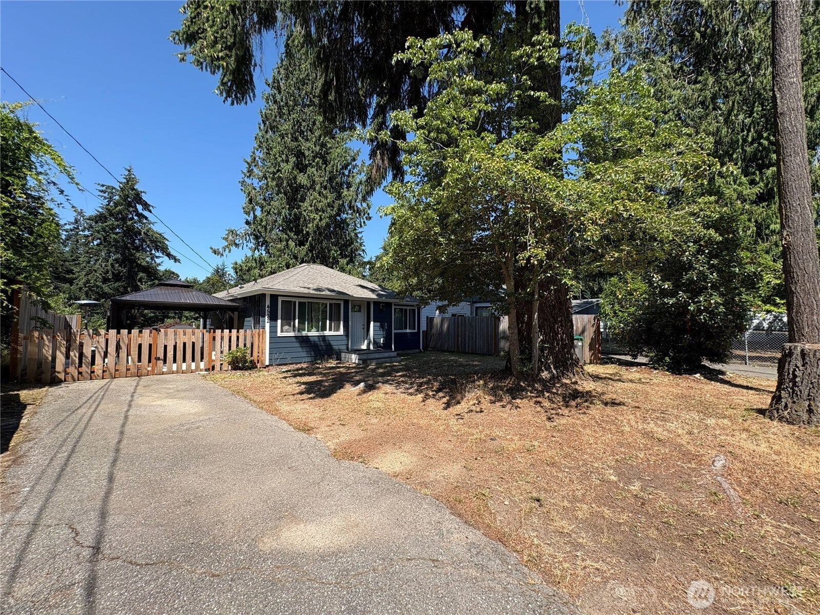 4532 The Cedars — photo