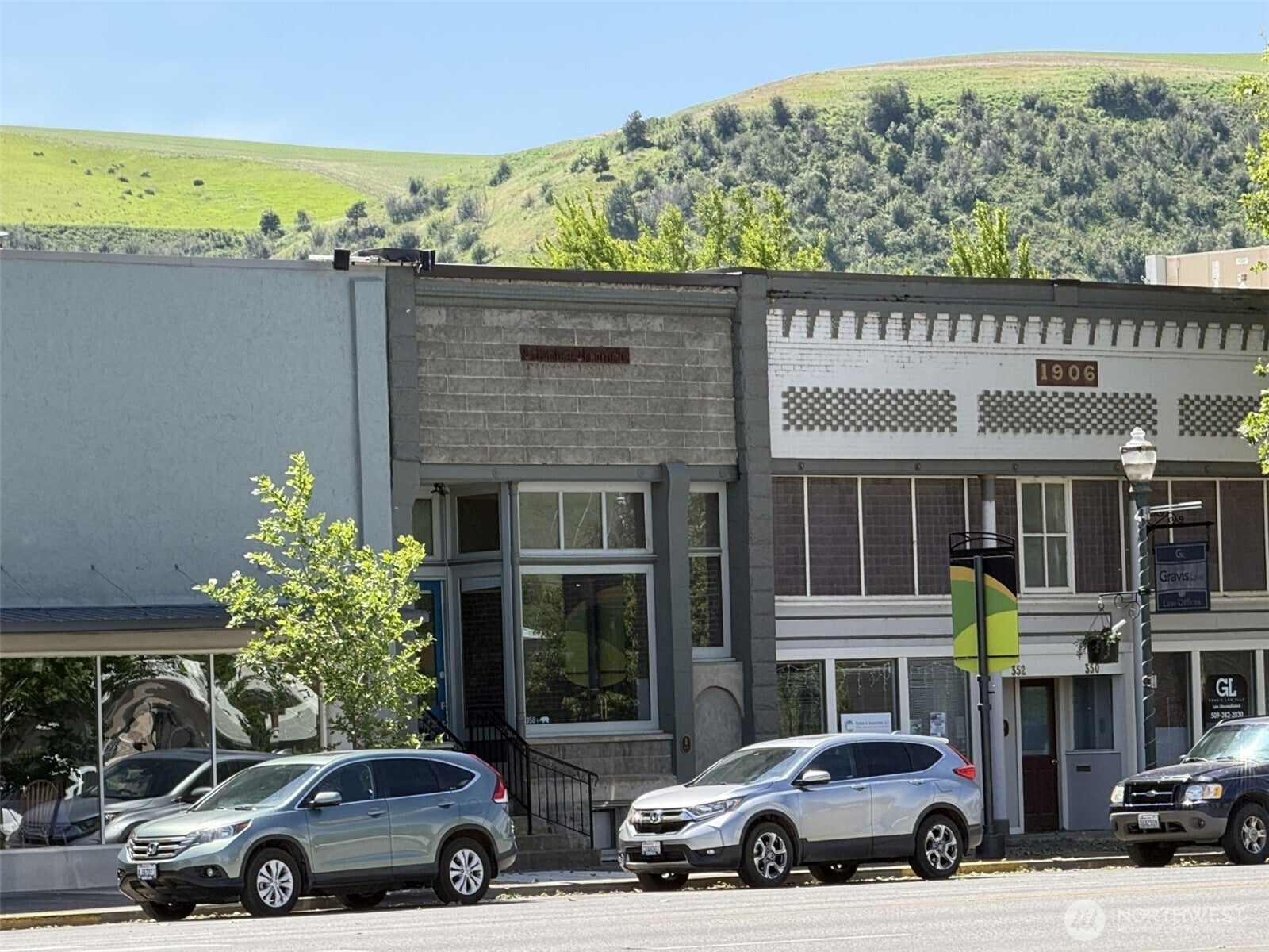 358 E Main Street — photo
