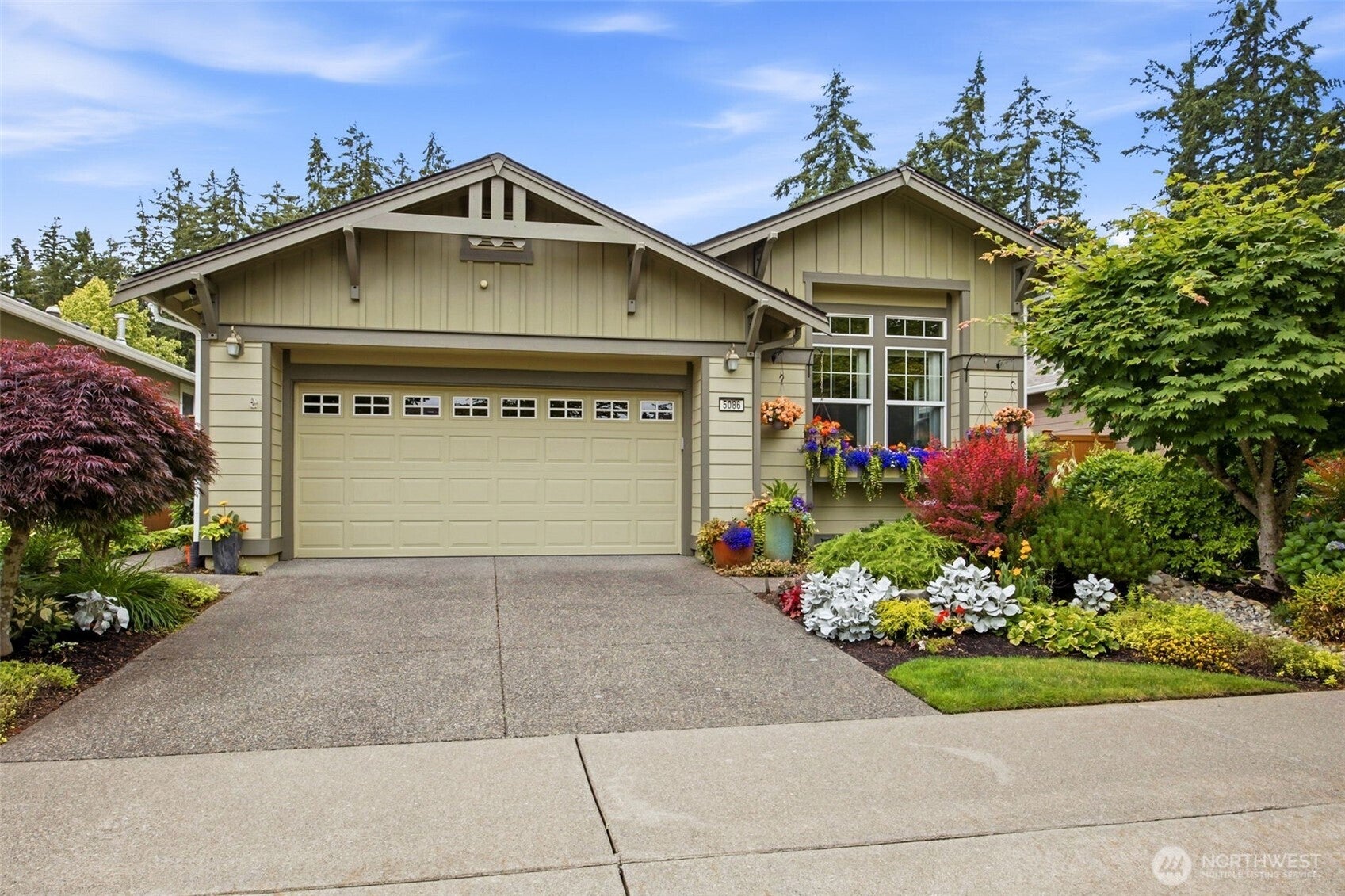5086 Cypress Loop NE — photo