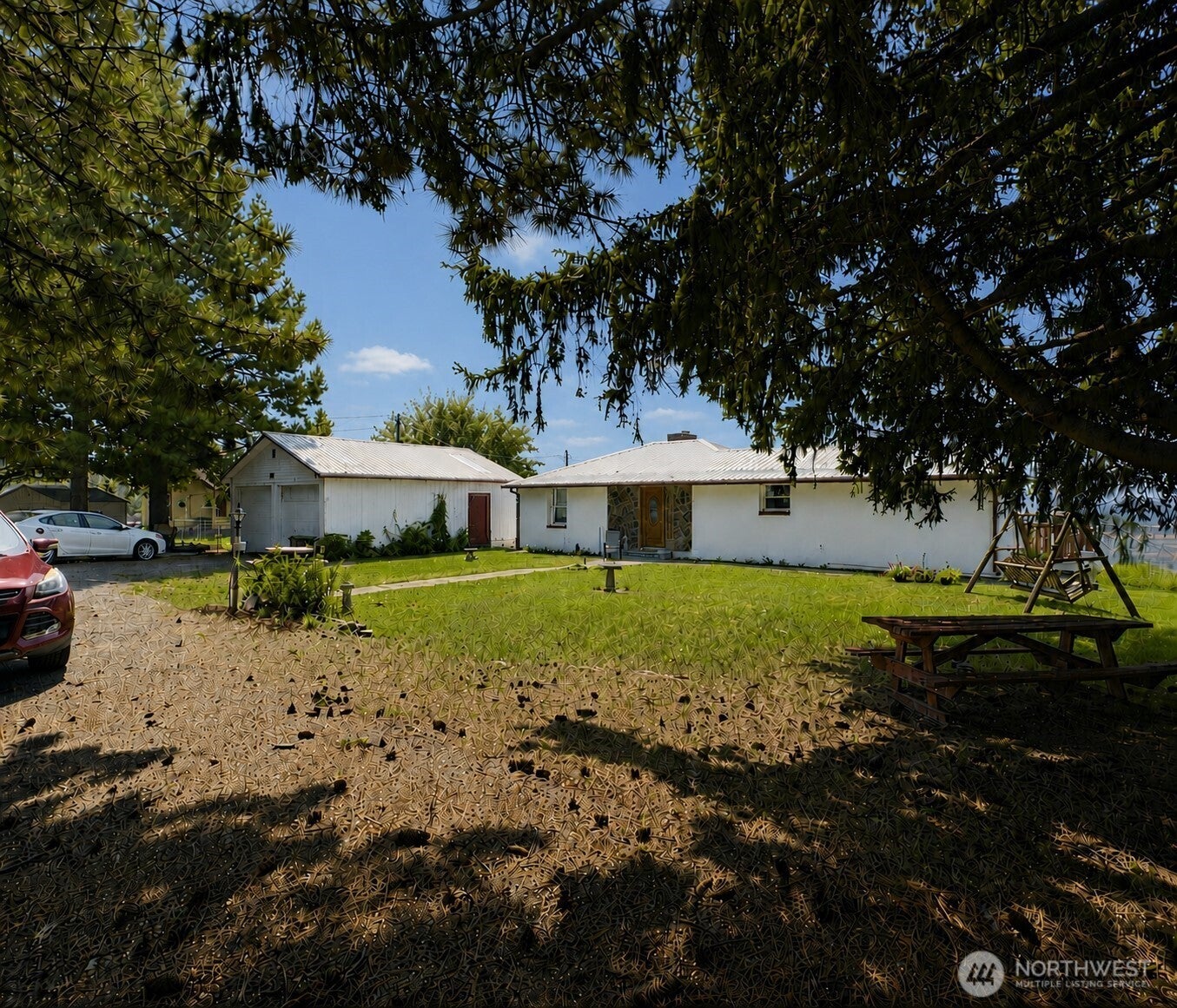 7 River Road W — photo