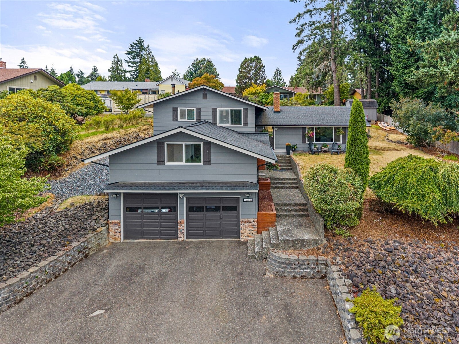 1011 Spring Lane — photo