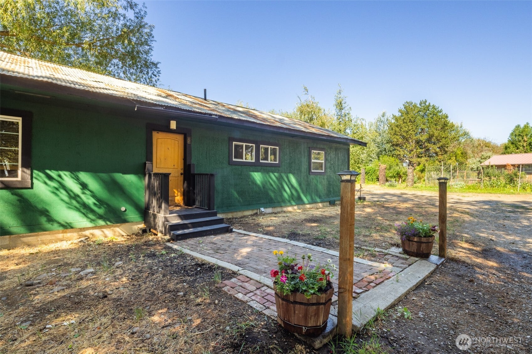 133 Woodhouse Loop — photo