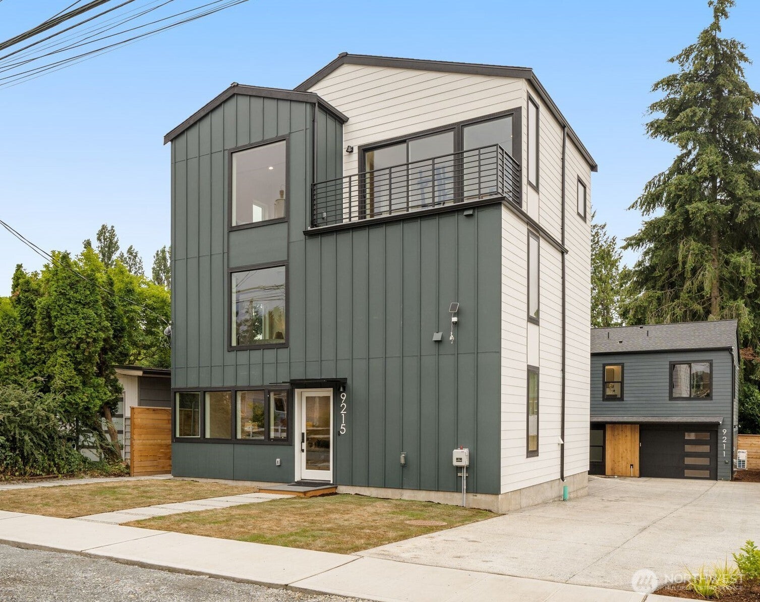 9215 12th Avenue NE — photo