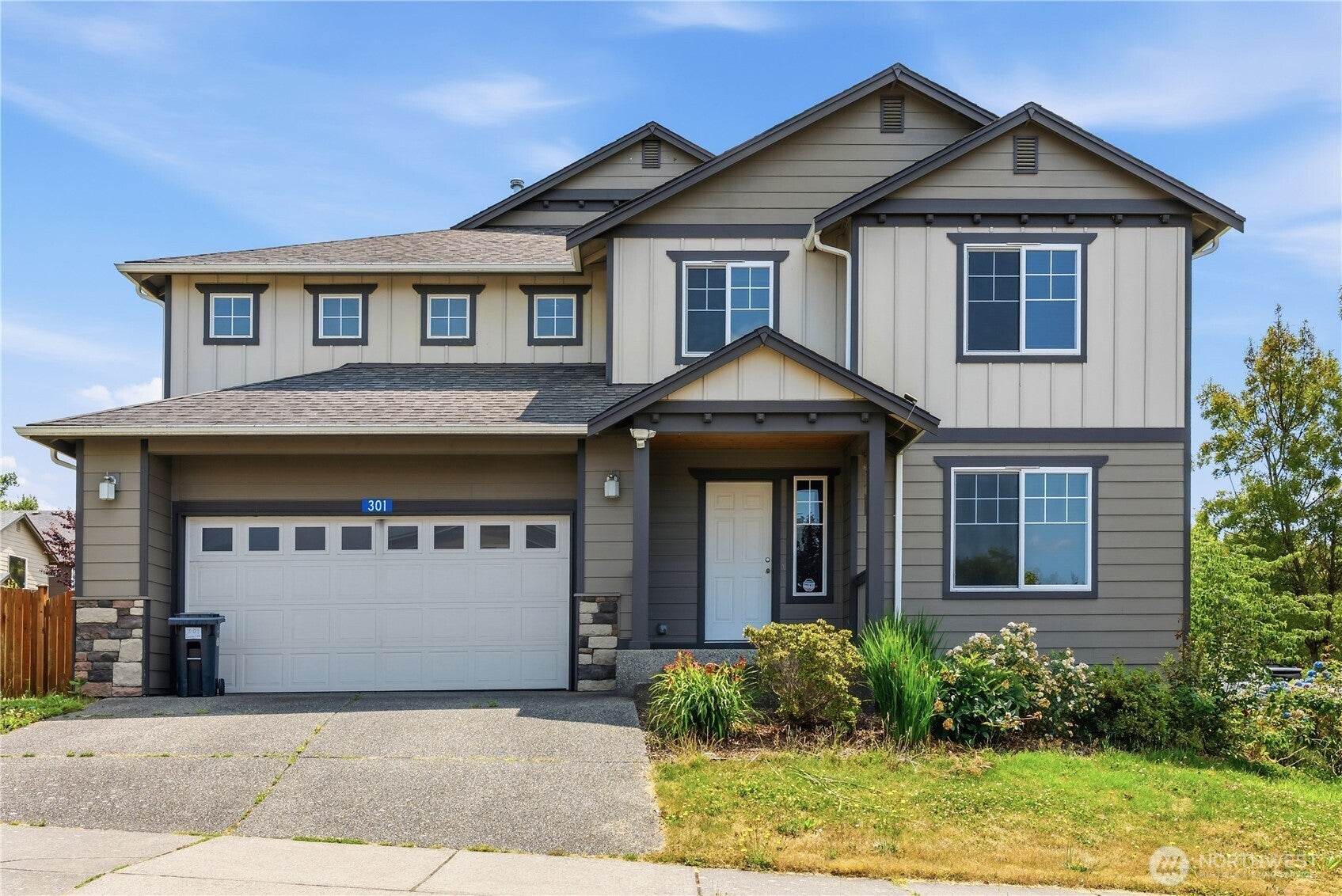 301 Barry Loop — photo