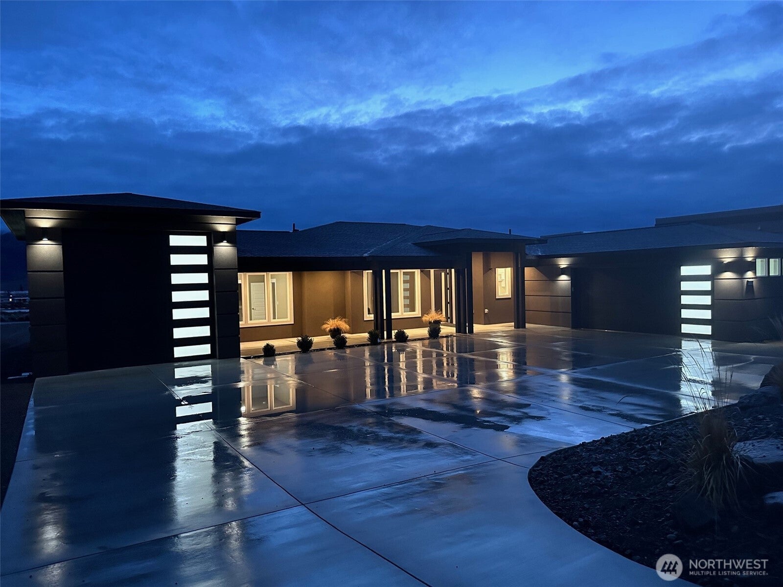 109 Wren Loop SW — photo