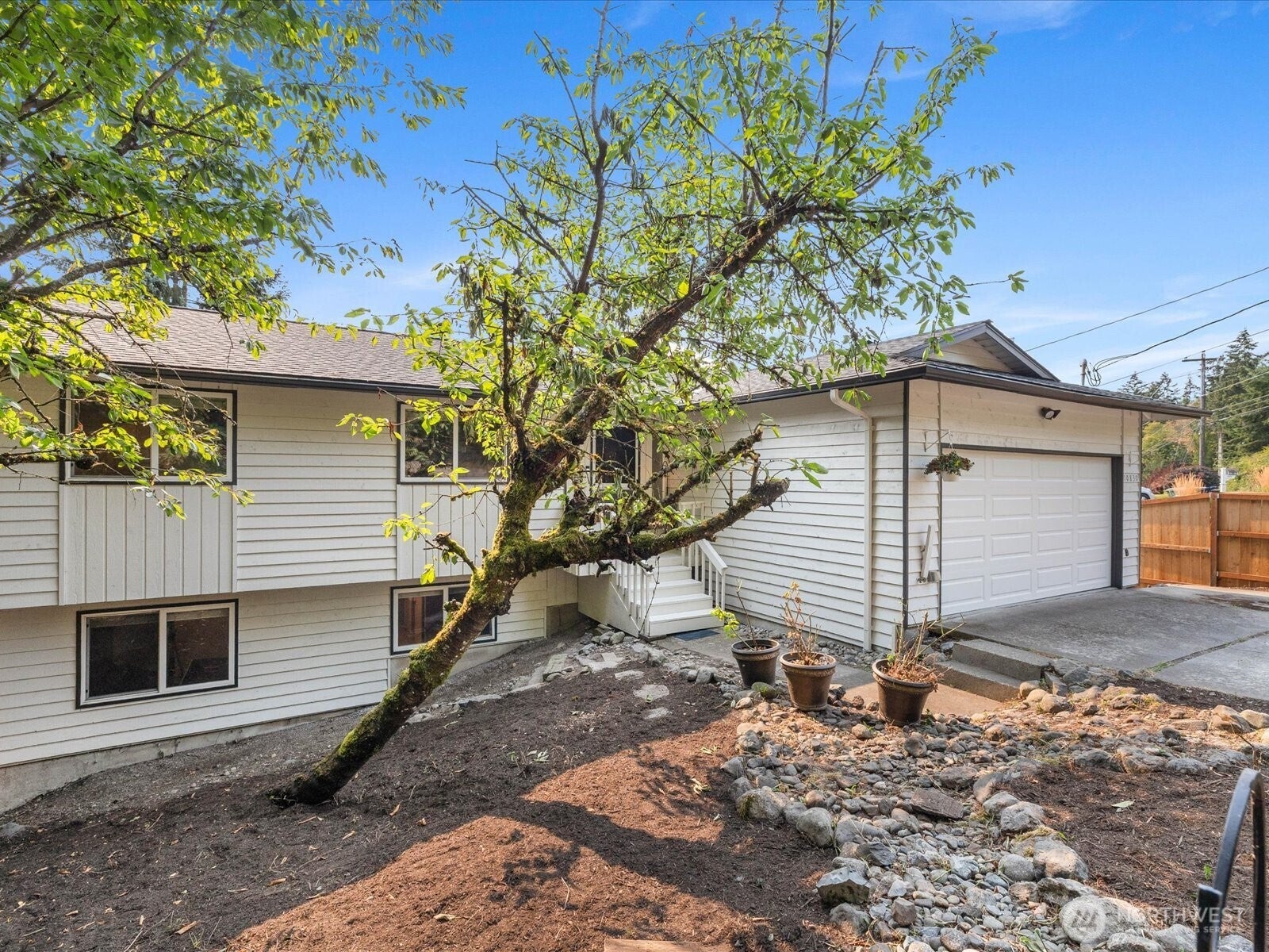10830 Lake View Drive — photo