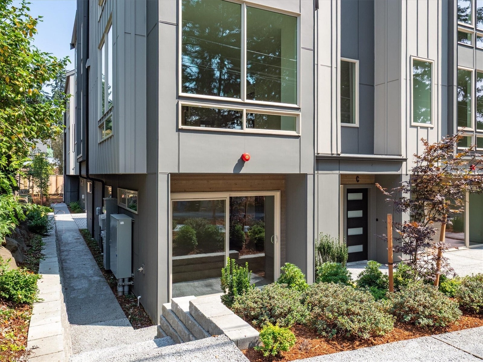 18032 Sunnyside Avenue N — photo