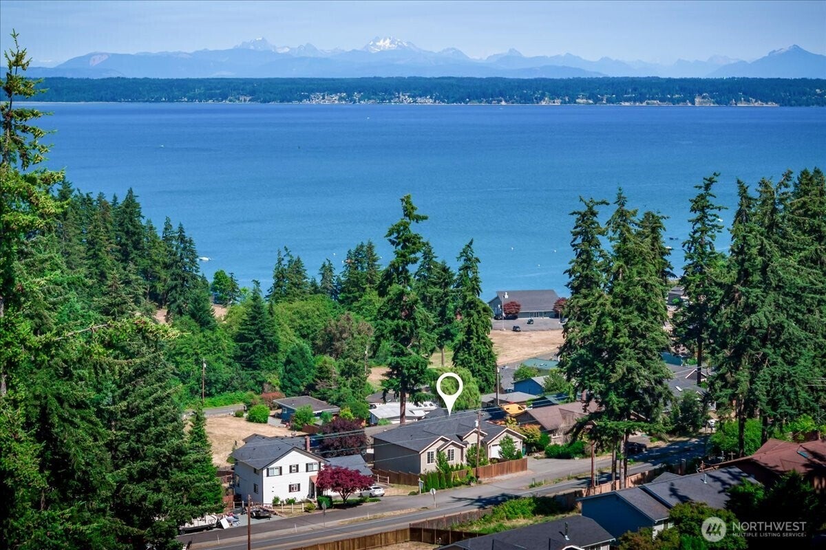 1229 SE Camano Drive — photo