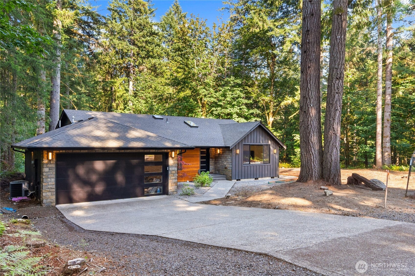 6636 Westhill Drive SW — photo