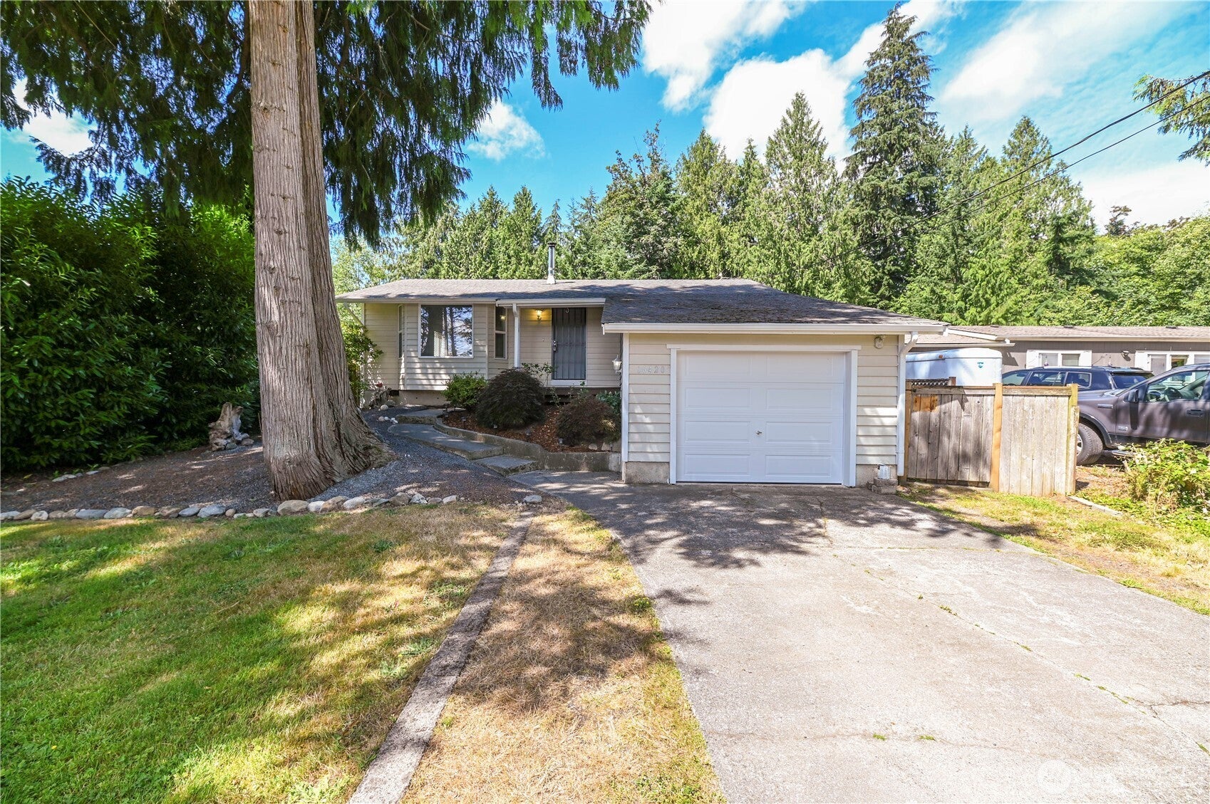 16420 W Lake Goodwin Road — photo