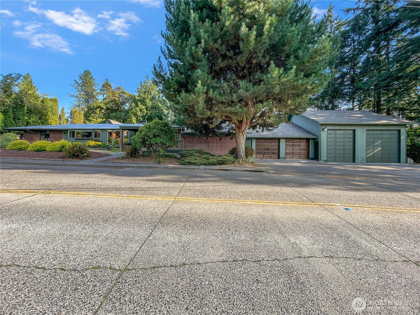 2357 Cascade Way — photo
