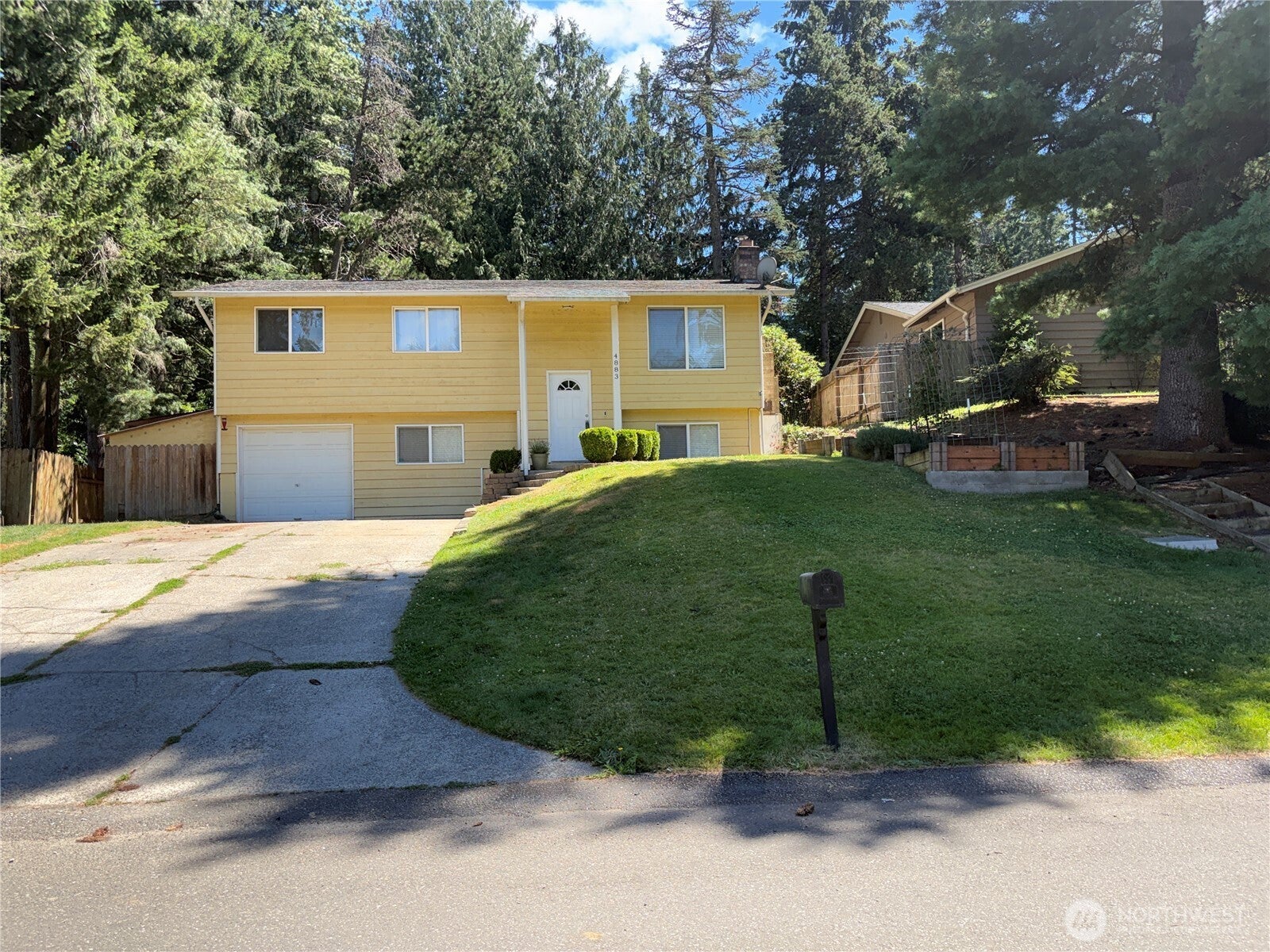 4883 Laura Lane SE — photo