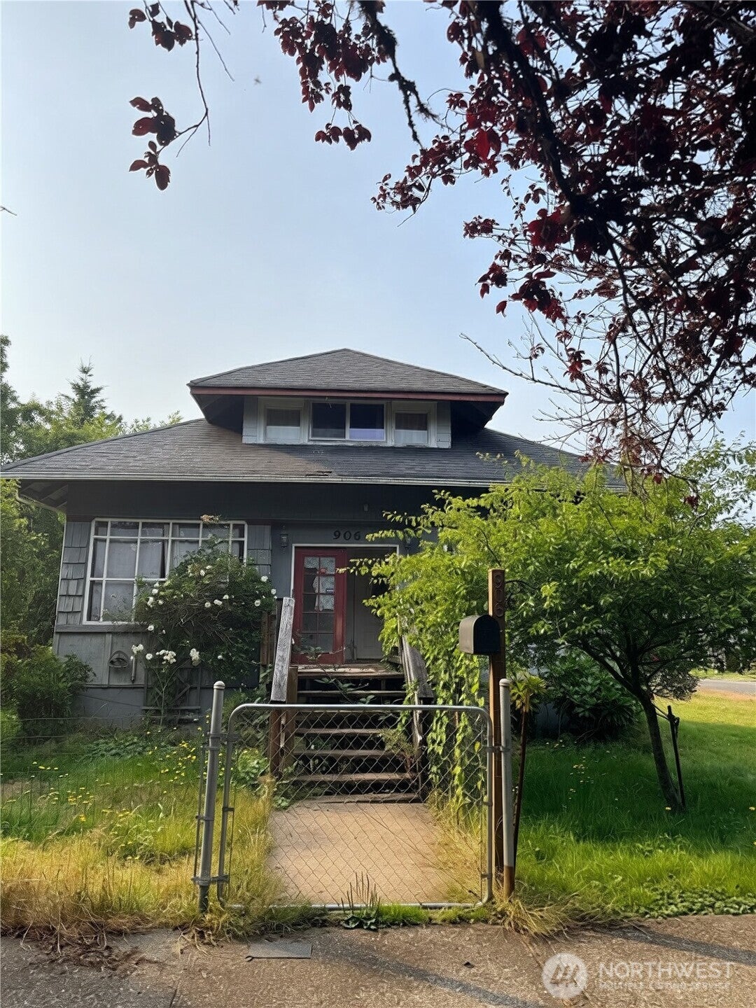 906 Maple Street — photo