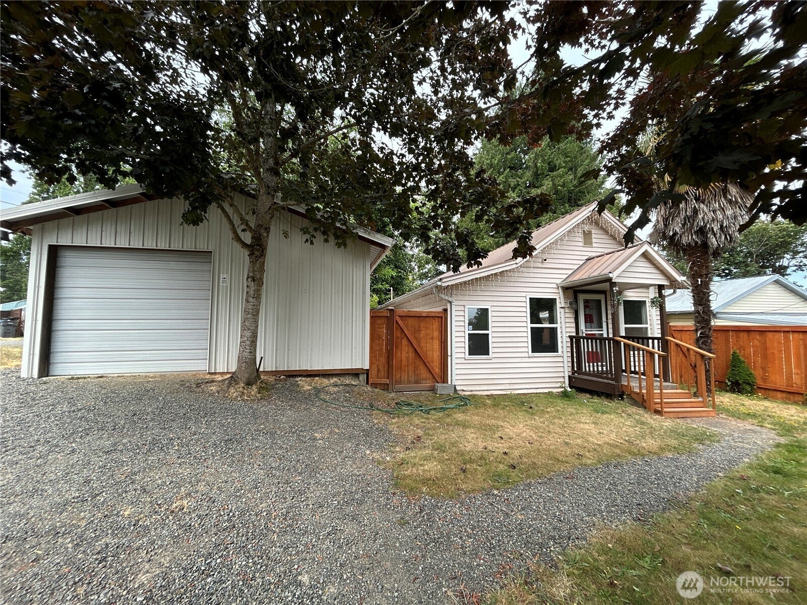 1270 Retsil Road E — photo