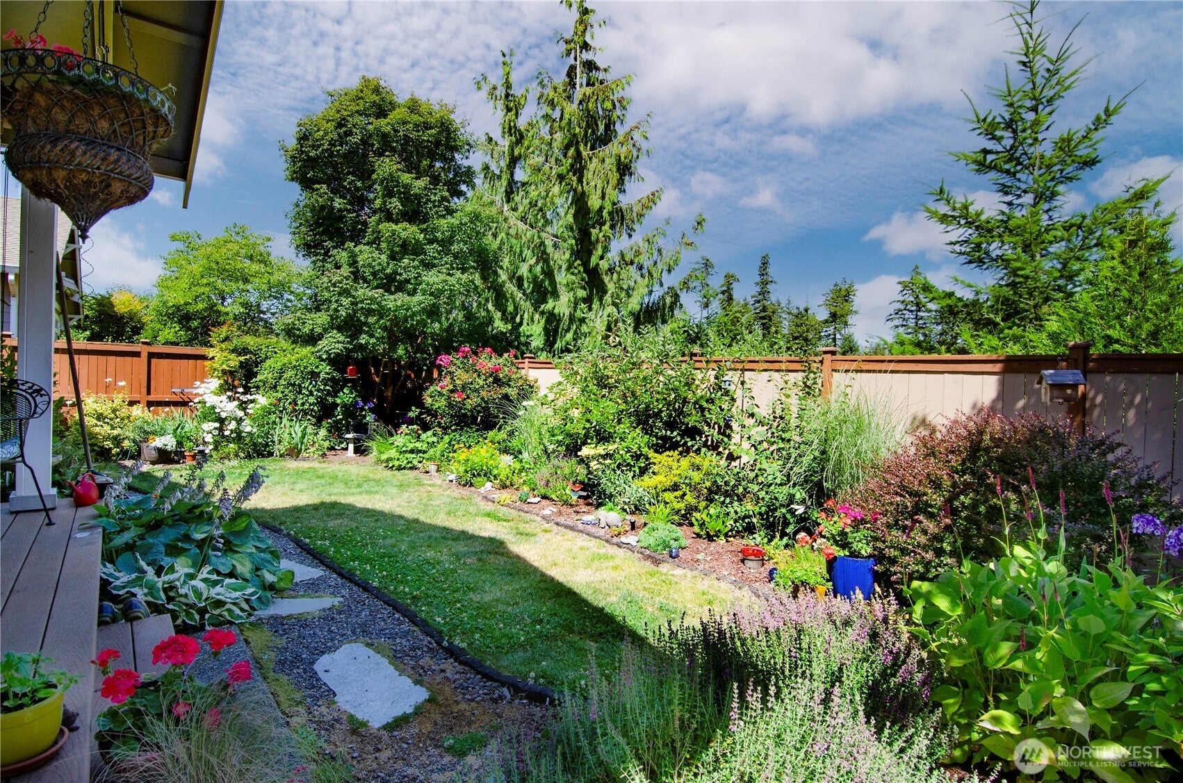 8210 Vashon Drive NE — photo