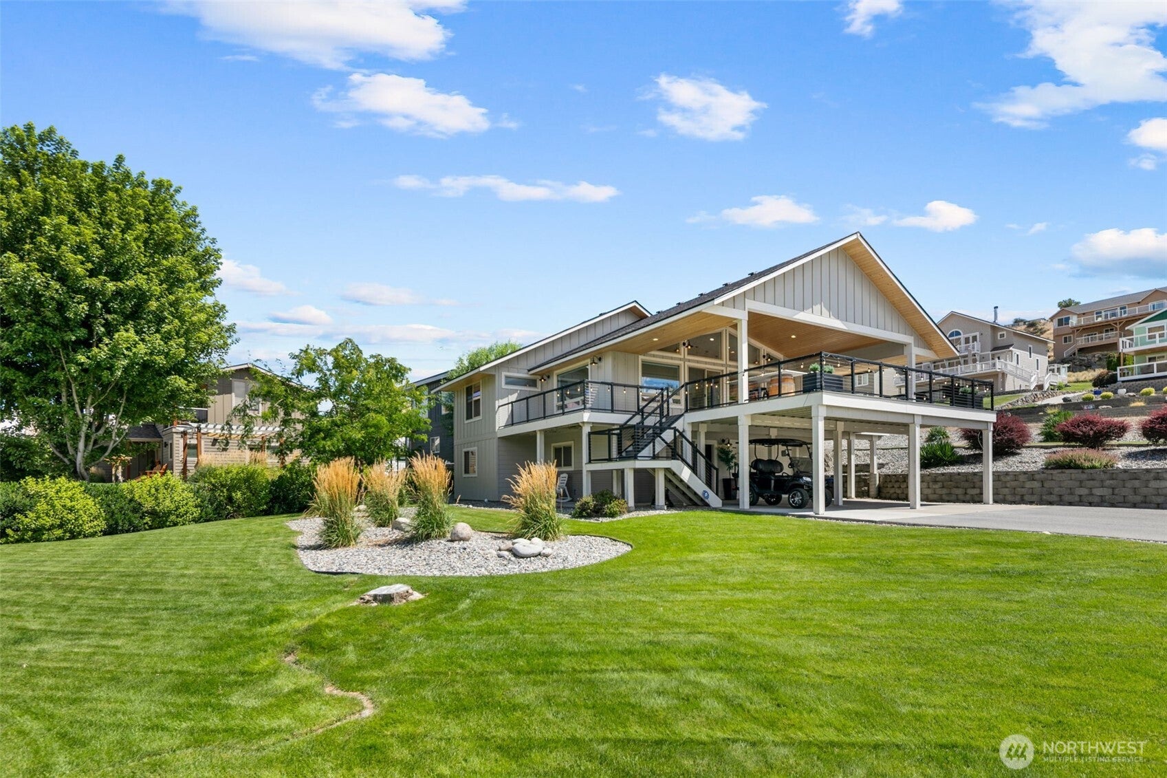 365 W Beach Drive — photo