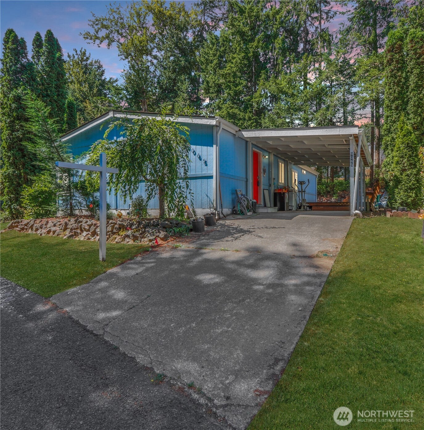 9065 Steele Creek Loop NE — photo