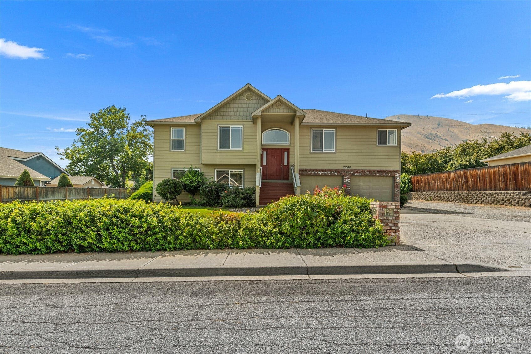 2208 Ashley Brooke — photo