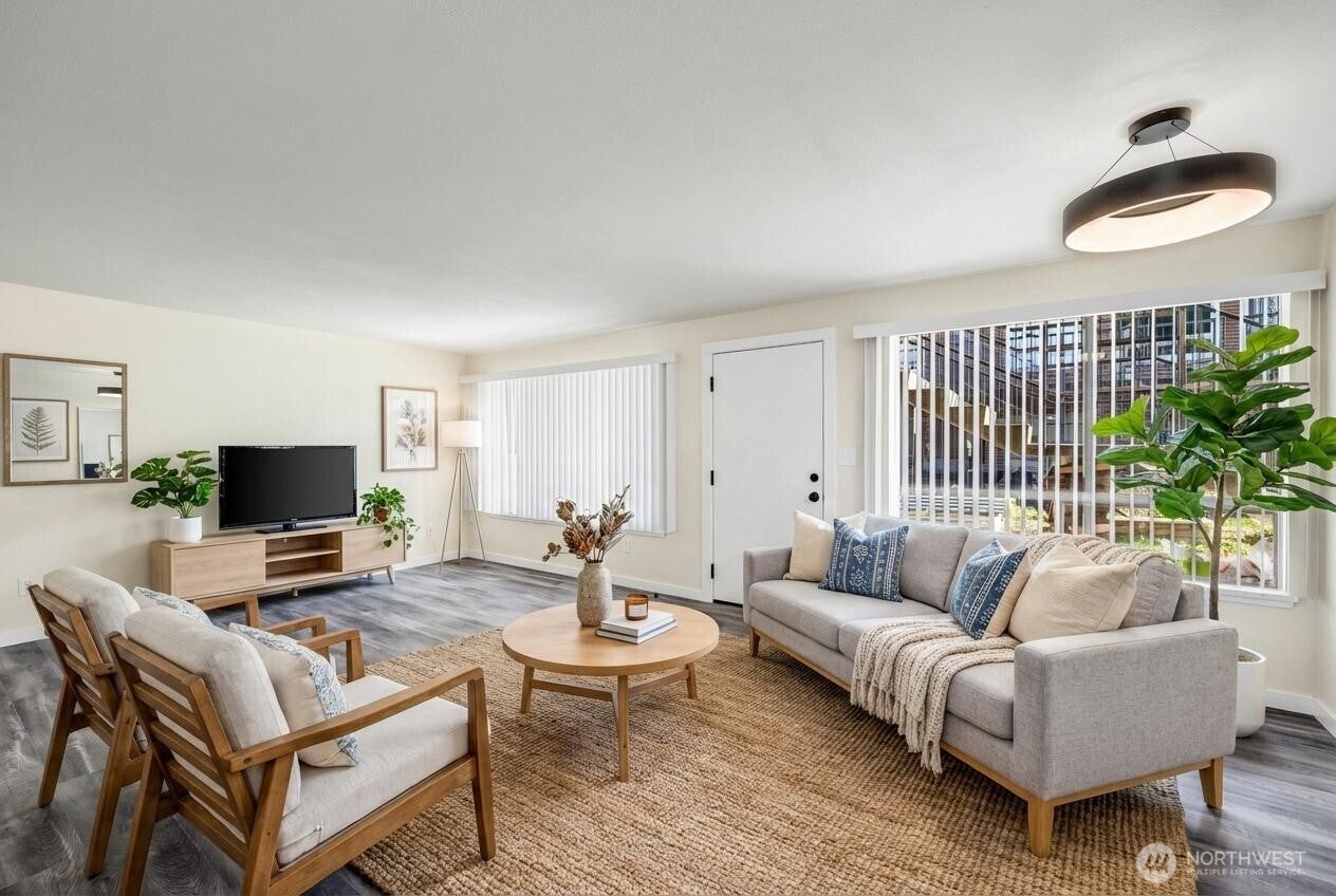 748 S Cloverdale Street Unit 6 — photo