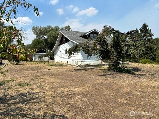 1722 Kay Street W — photo