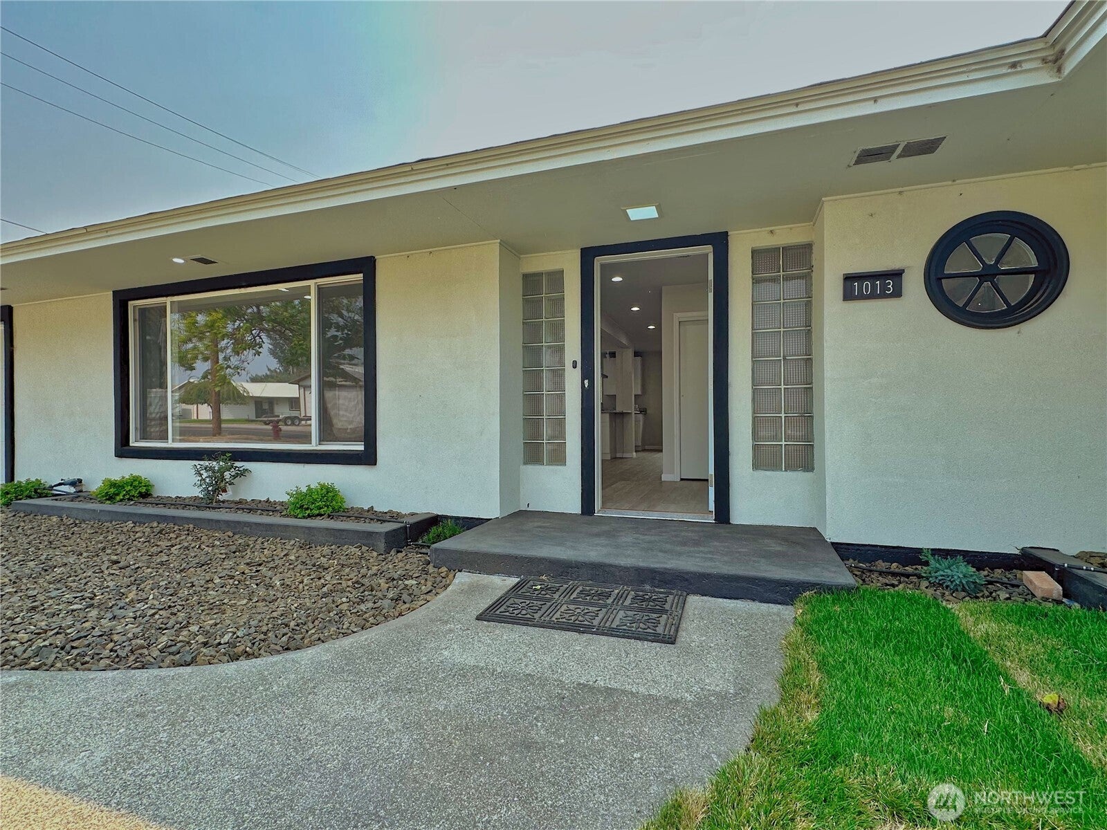 1013 River Drive — photo