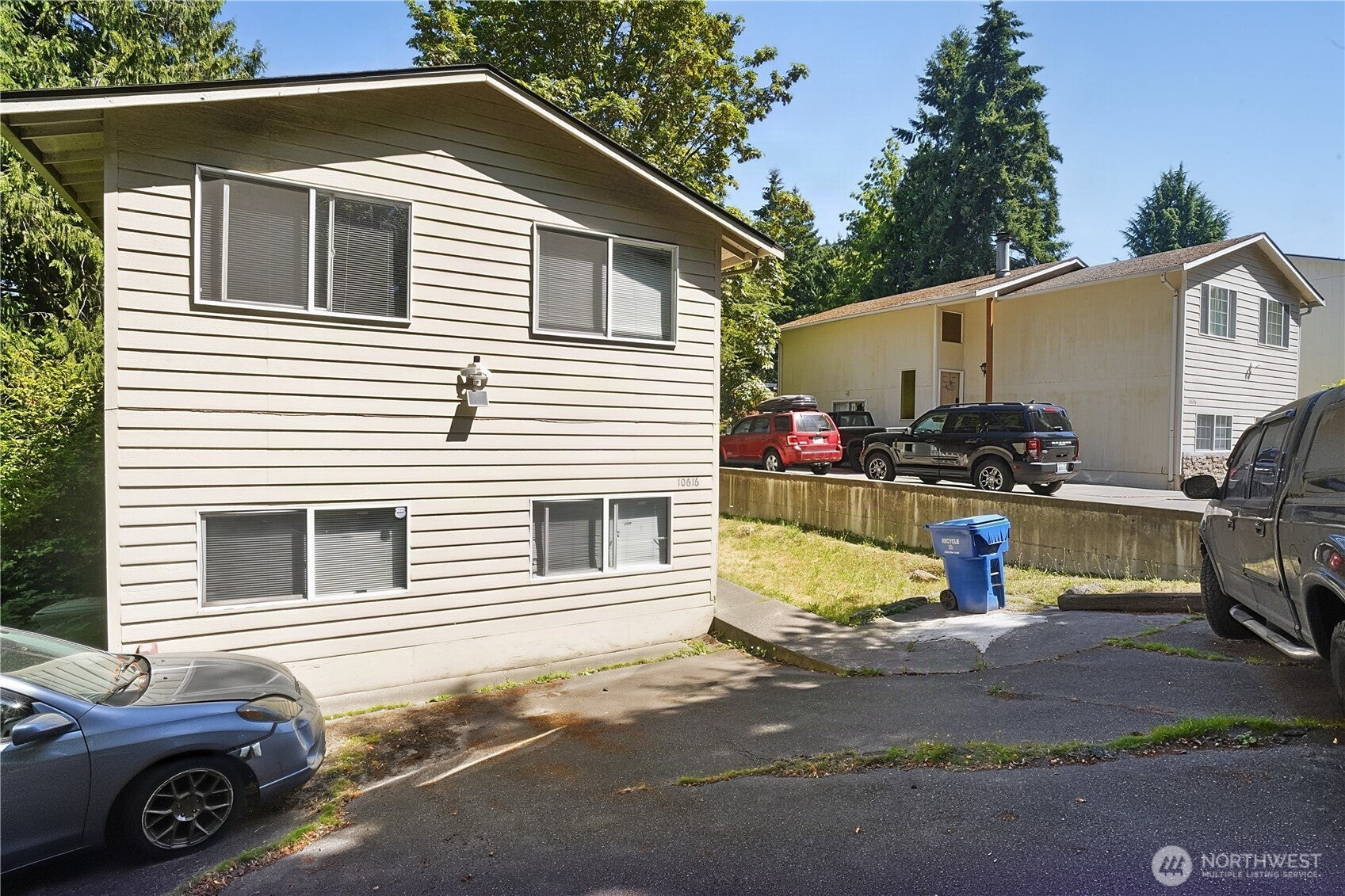 10616 Roosevelt Way NE — photo