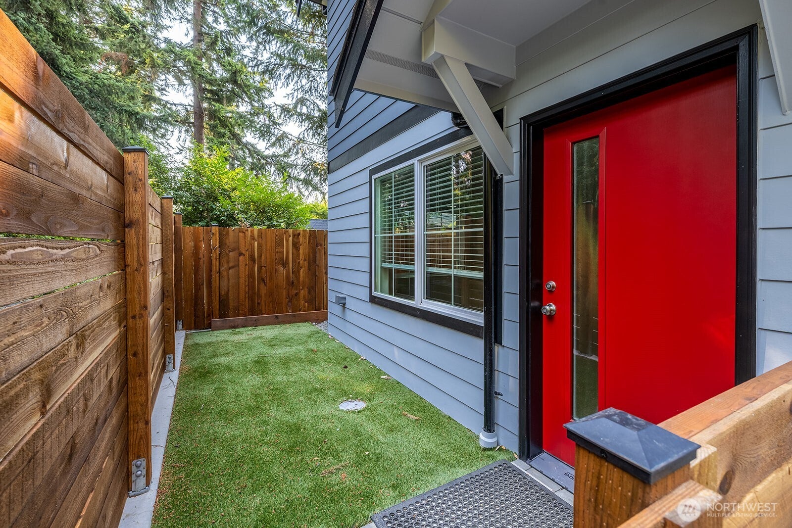 13730 Stone Avenue N — photo