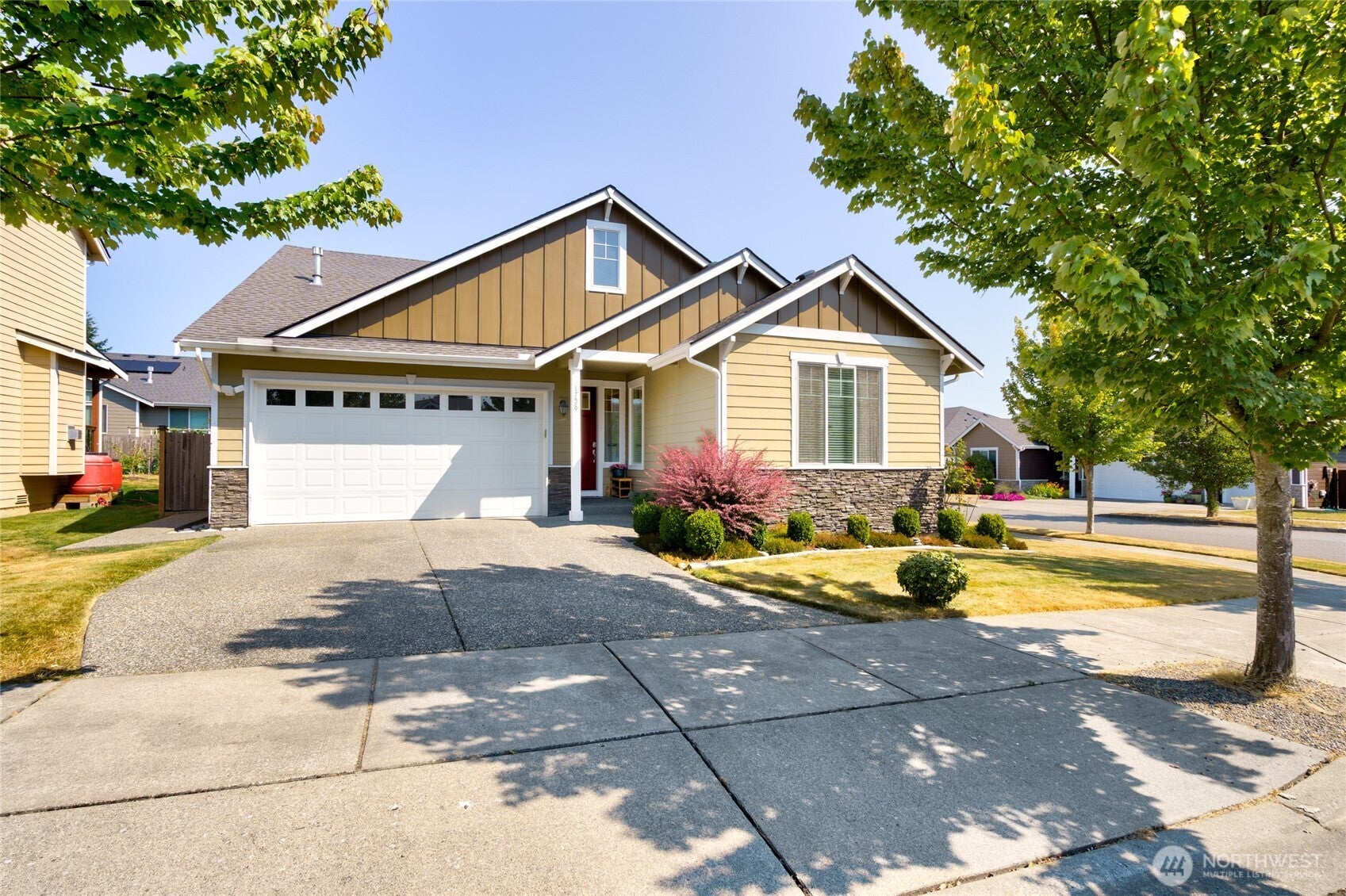 1758 Hillcrest Loop — photo