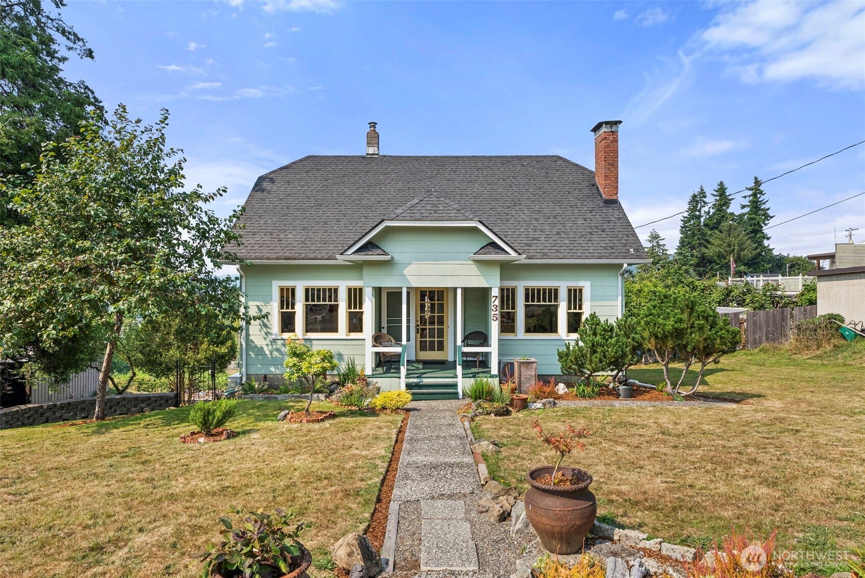735 Cowlitz Street E — photo