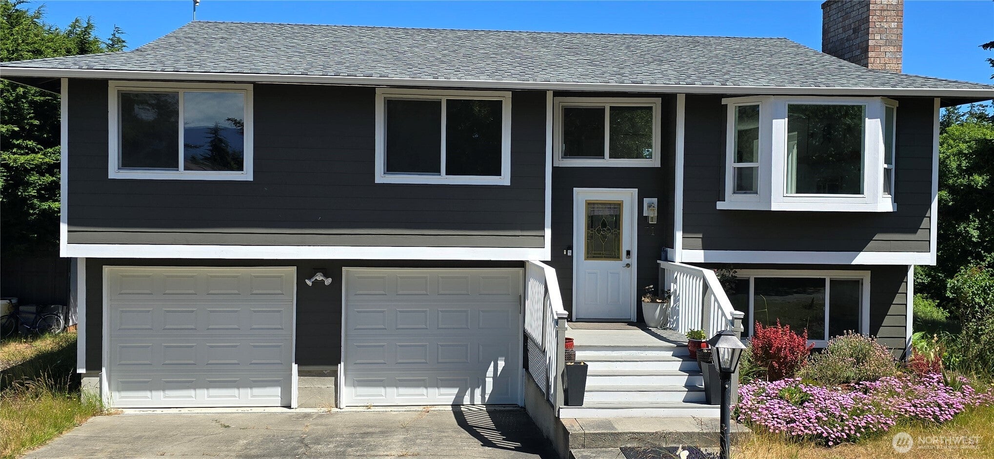115 E Roberts Place — photo