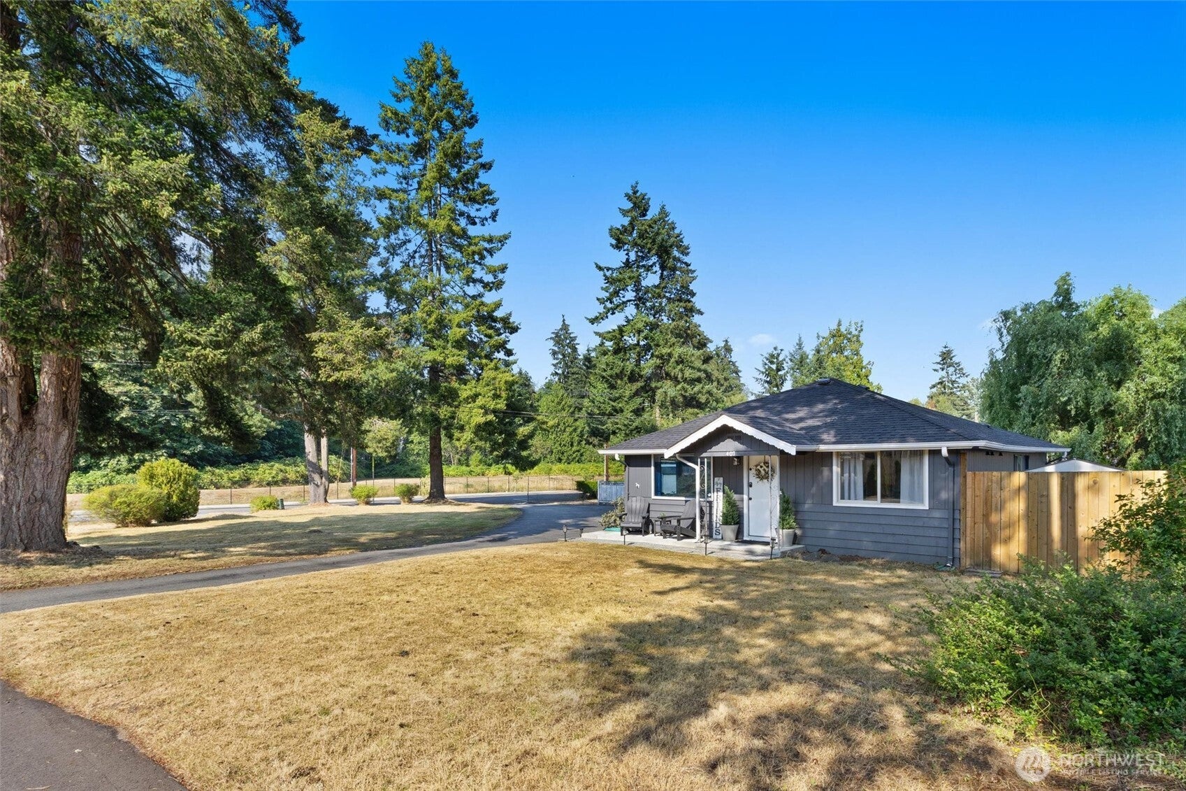 407 91 Avenue SE — photo