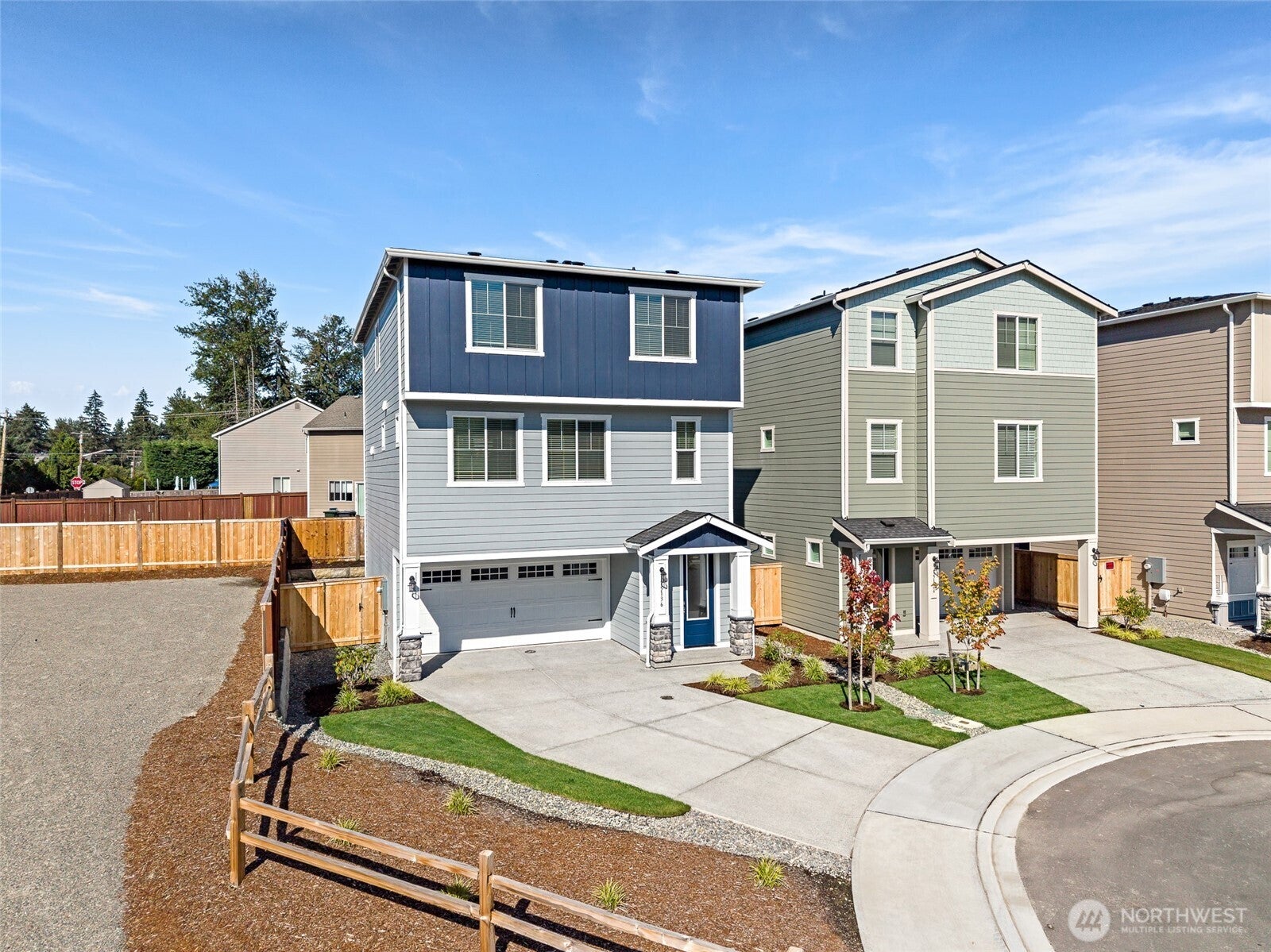 15136 87th Place E — photo