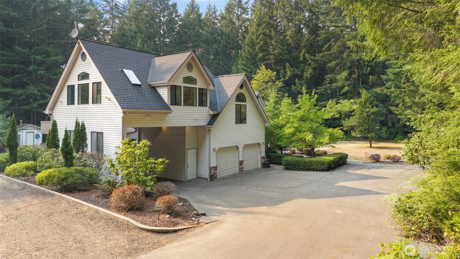 6120 Vernon Lane SE — photo
