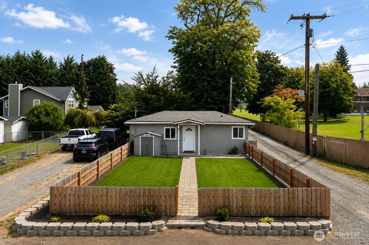 1217 Orting Kapowsin Highway E — photo