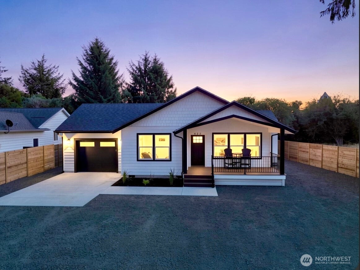 821 Shark Court SW — photo