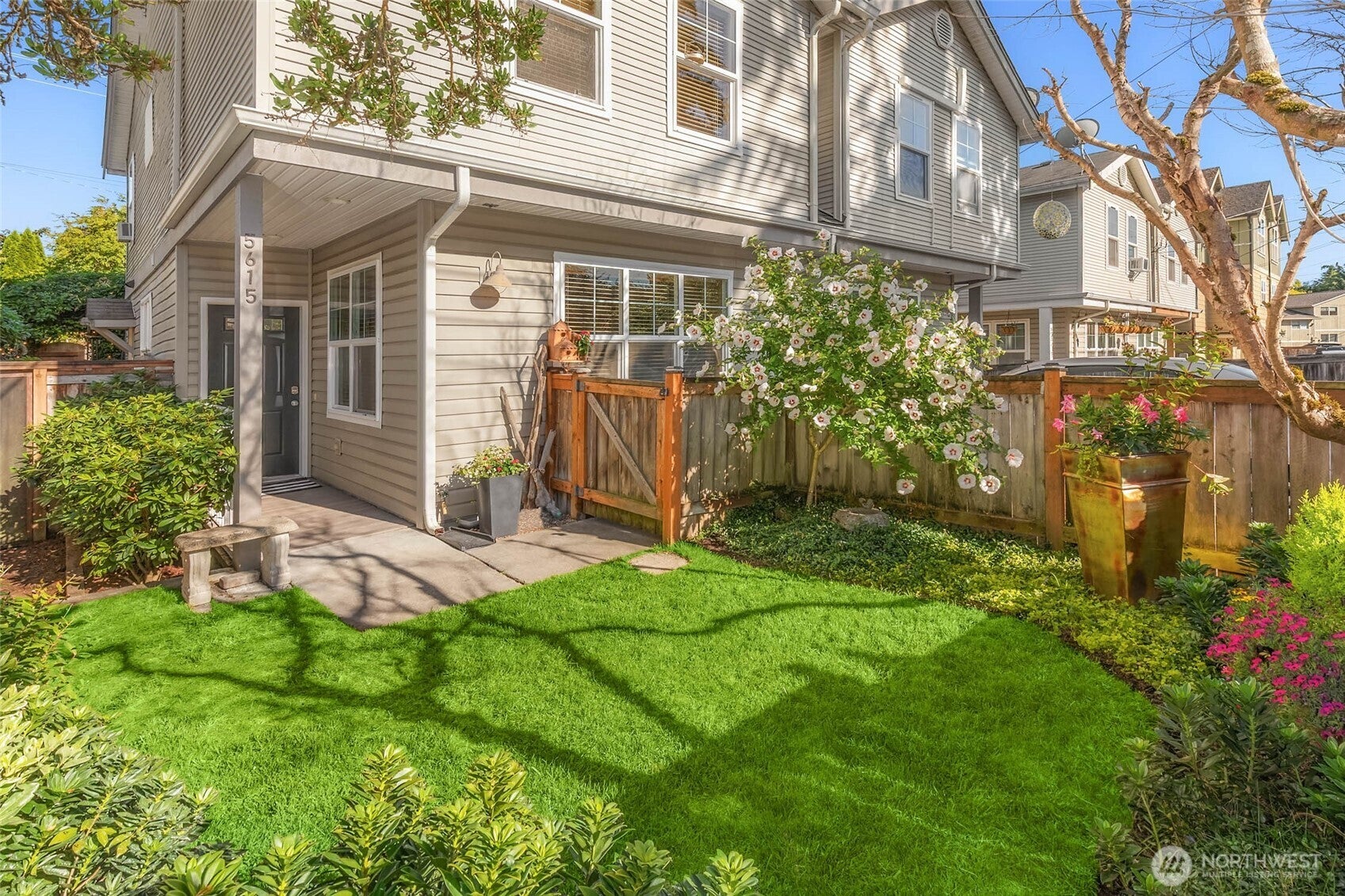 5615 Fauntleroy Way SW — photo