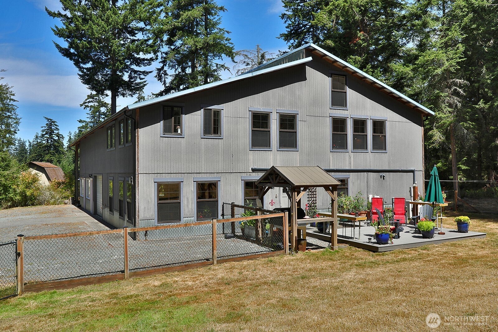 6532 Wahl Road — photo