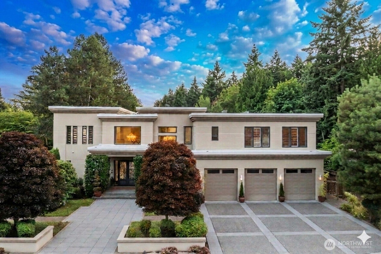 2 Crescent Key SE — photo