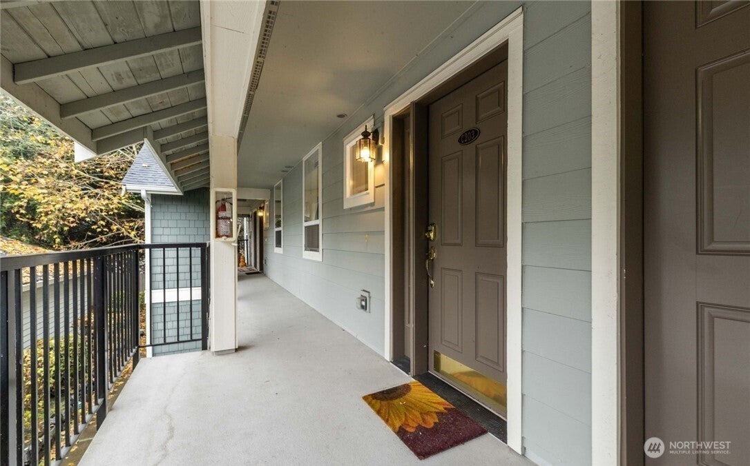 Home in Kenmore, WA 98028 — photo 2