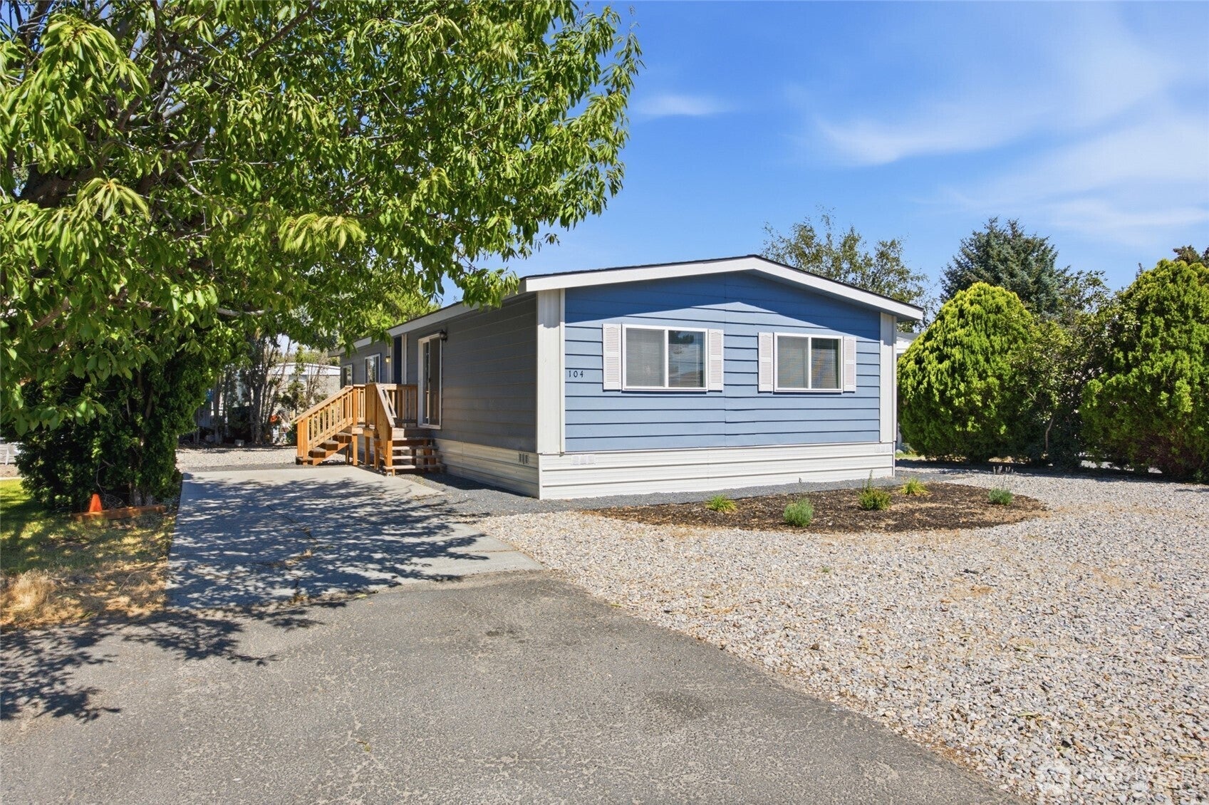 4815 Airway Drive NE 104 — photo