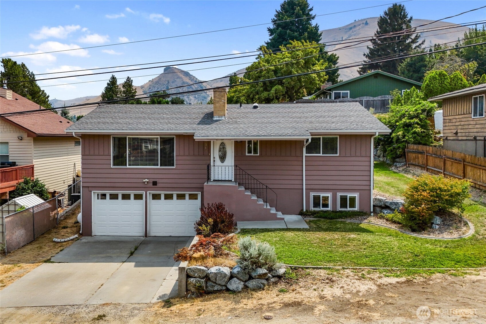 2315 Lester Street — photo