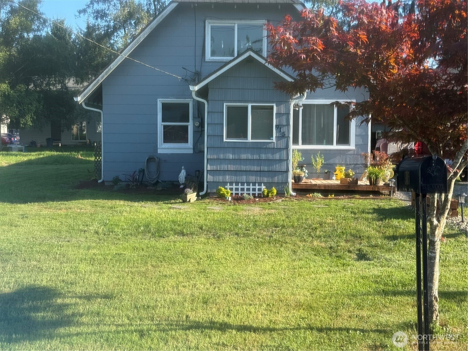 915 Thomas Street — photo