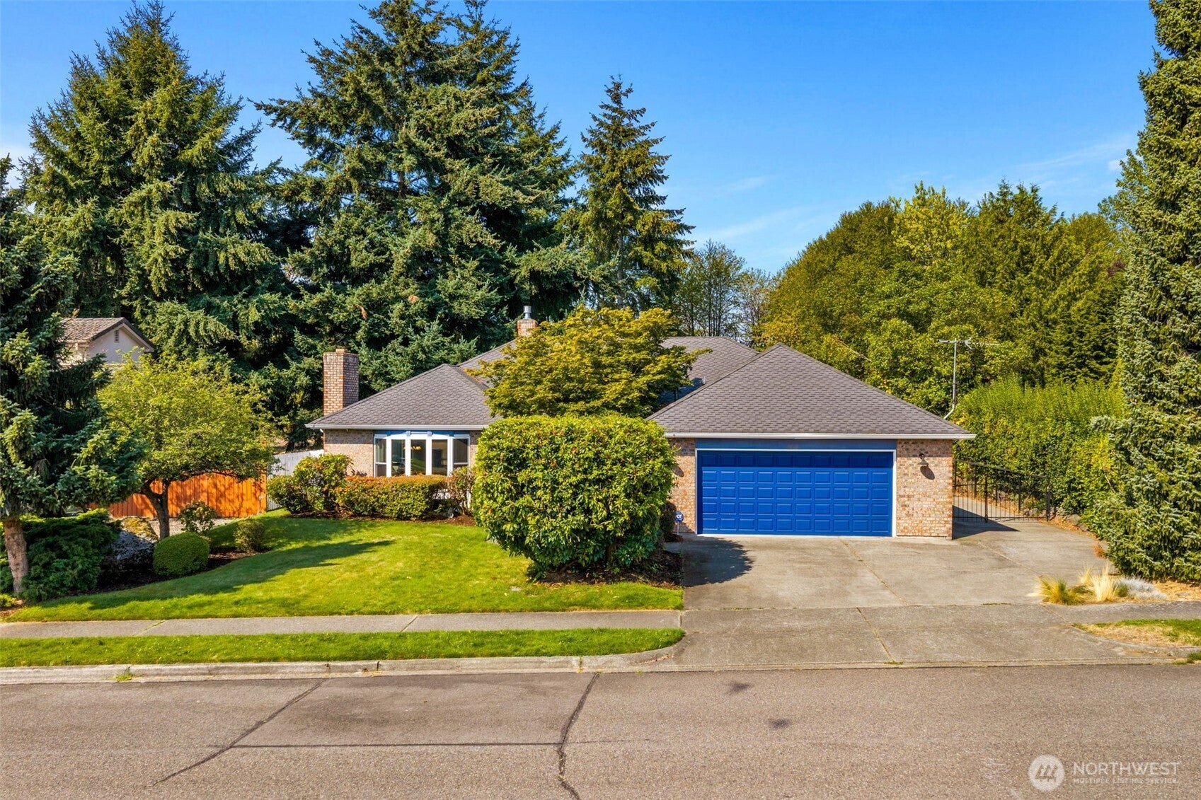 3902 Larchmont Avenue NE — photo