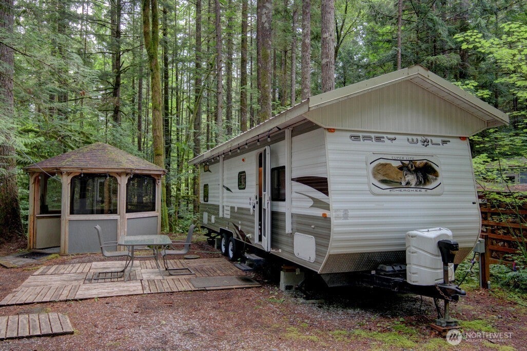 18 Wilderness Way — photo
