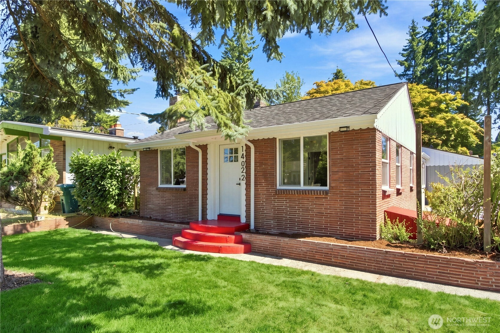 14022 Roslyn Place N — photo